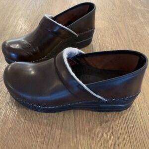 Dansko Professional Brown Leather Clogs-Comfort Women's Size Narrow 39-US 8.5-9